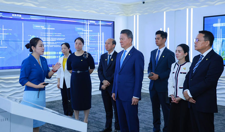 Cambodia, China agree to boost private investment cooperation
